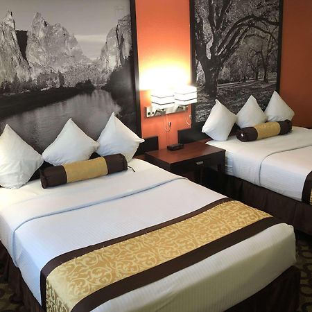 ซูเปอร์ 8 บาย วินด์แฮม ออนแทรีโอ Motel ออนตาริโอ ภายนอก รูปภาพ