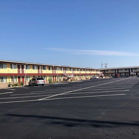 ซูเปอร์ 8 บาย วินด์แฮม ออนแทรีโอ Motel ออนตาริโอ ภายนอก รูปภาพ