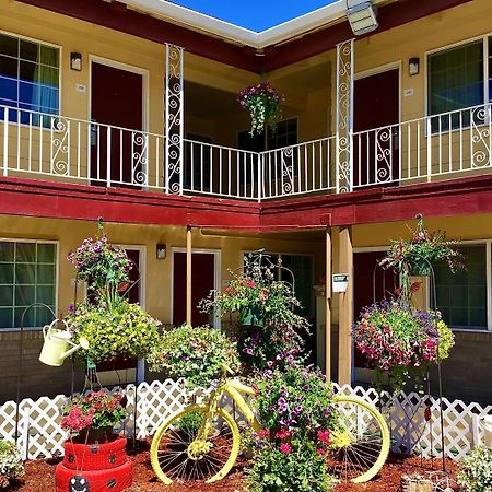 ซูเปอร์ 8 บาย วินด์แฮม ออนแทรีโอ Motel ออนตาริโอ ภายนอก รูปภาพ