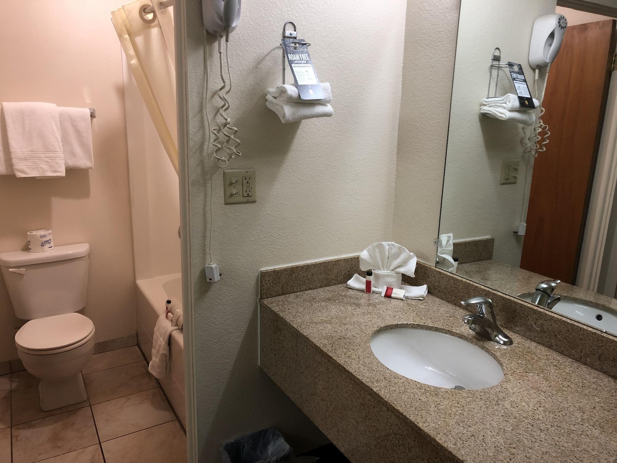 ซูเปอร์ 8 บาย วินด์แฮม ออนแทรีโอ Motel ออนตาริโอ ภายนอก รูปภาพ