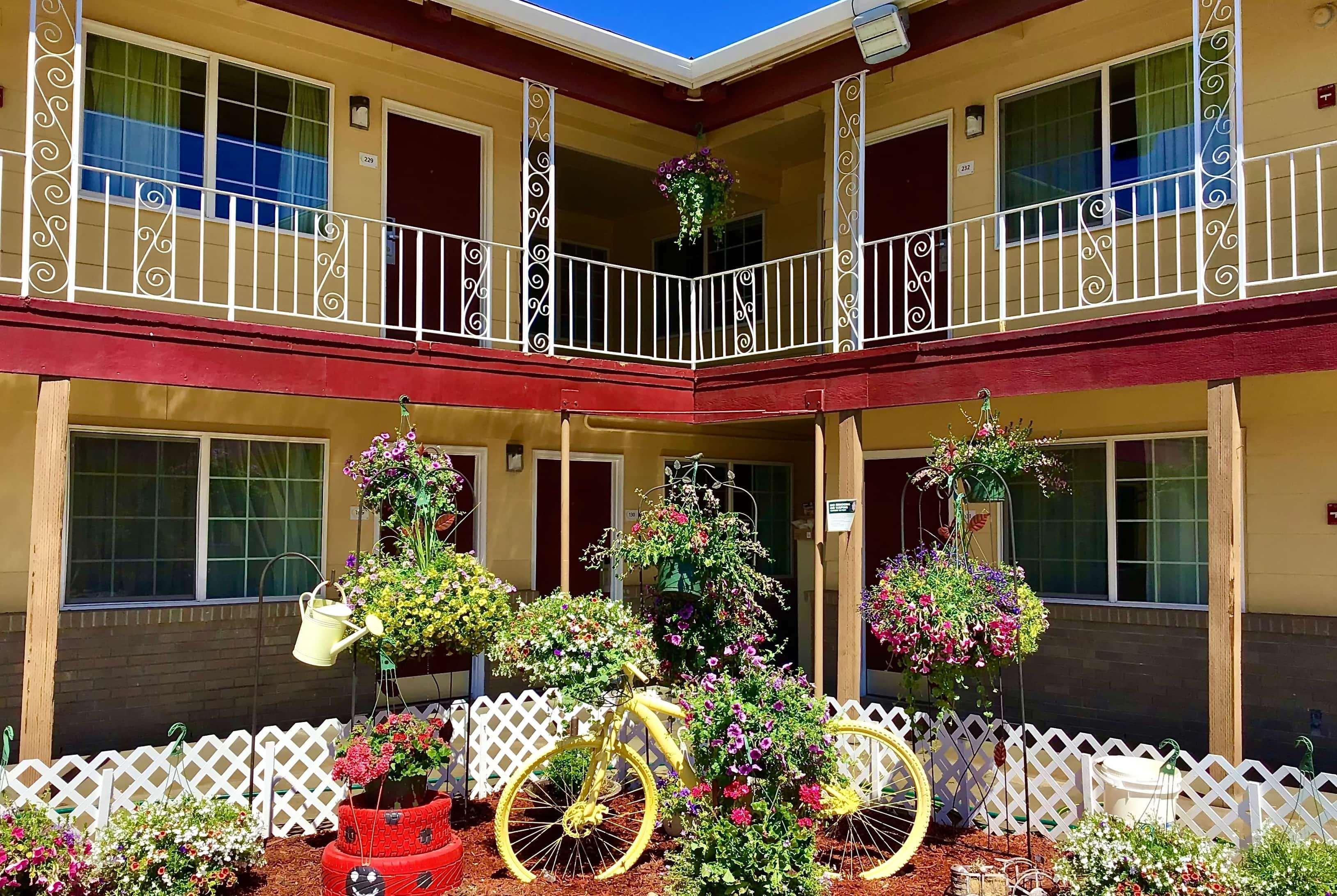 ซูเปอร์ 8 บาย วินด์แฮม ออนแทรีโอ Motel ออนตาริโอ ภายนอก รูปภาพ